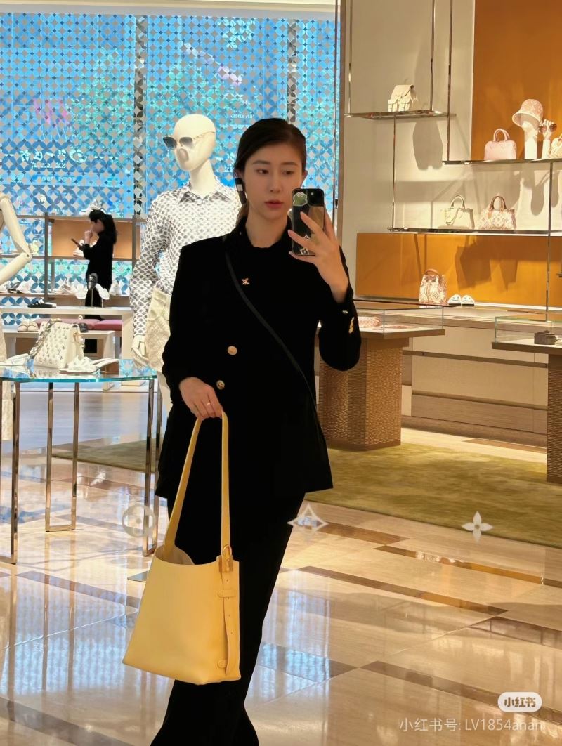 Louis Vuitton Hobo Bags